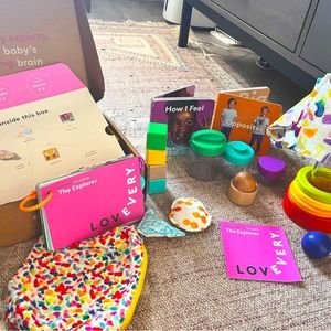 Lovevery The Explorer play kit 9-10mo